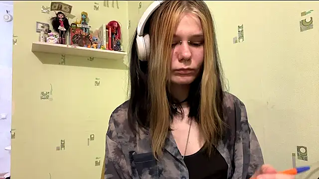 TraceeSchutt online show from January 10, 7:53 pm