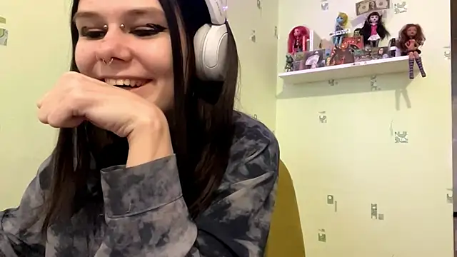 TraceeSchutt online show from November 30, 12:39 pm