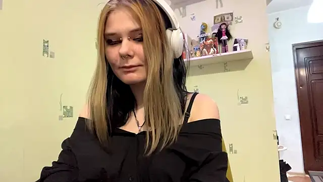 TraceeSchutt online show from December 17, 8:14 pm