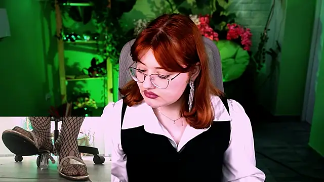 StaceyJensen online show from April 21, 8:43 am