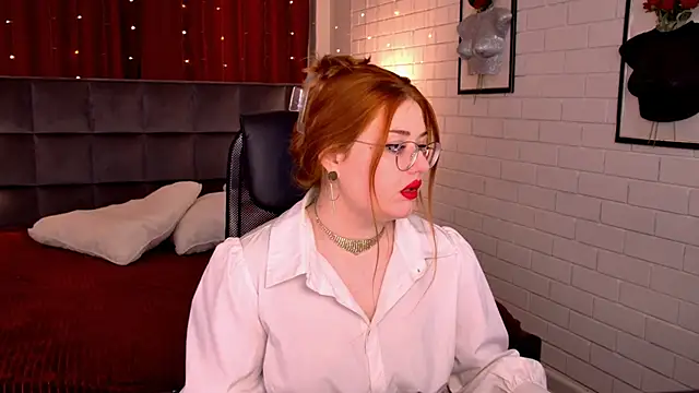 StaceyJensen online show from March 28, 1:23 pm