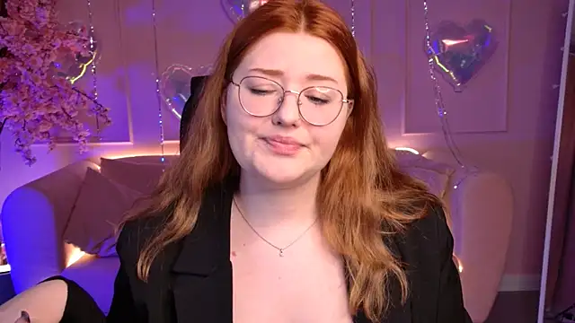 StaceyJensen online show from February 13, 9:42 am