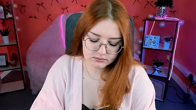 StaceyJensen online show from December 15, 9:26 am