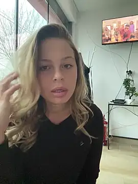 Snapshot of KateAllyaa chatting on February 17, 6:44 am KateAllyaa online show from February 17, 6:44 am