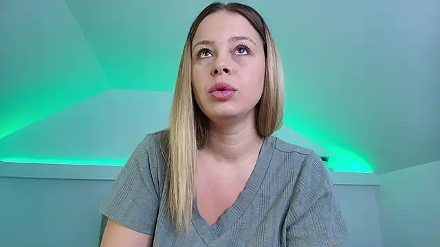 Snapshot of KateAllyaa chatting on December 14, 2:51 am KateAllyaa online show from December 14, 2:51 am