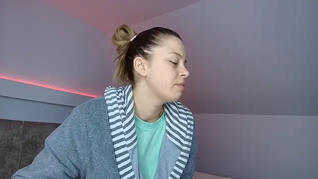 Snapshot of KateAllyaa chatting on January 12, 7:48 am KateAllyaa online show from January 12, 7:48 am