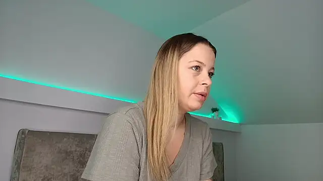 Snapshot of KateAllyaa chatting on January 19, 4:05 am KateAllyaa online show from January 19, 4:05 am