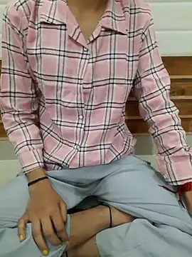 Snapshot of Alli8900 chatting on November 24, 7:19 am Alli8900 online show from November 24, 7:19 am