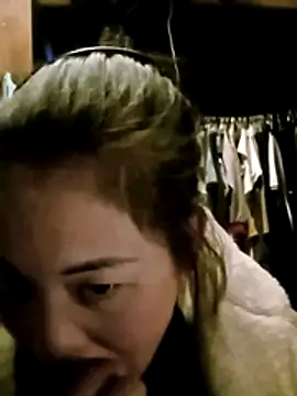 Snapshot of lynae-0 chatting on November 22, 1:32 pm lynae-0 online show from November 22, 1:32 pm