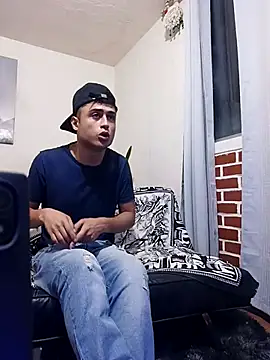 Snapshot of Cute_eliot chatting on November 27, 12:33 am Cute eliot online show from November 27, 12:33 am