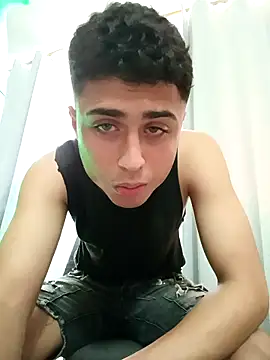 Snapshot of Cute_eliot chatting on November 22, 7:35 pm Cute eliot online show from November 22, 7:35 pm