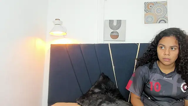 Snapshot of naomi_x0 chatting on February 18, 1:29 pm naomi x0 online show from February 18, 1:29 pm