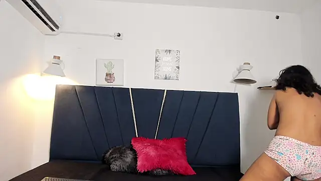 Snapshot of naomi_x0 chatting on February 28, 5:40 am naomi x0 online show from February 28, 5:40 am