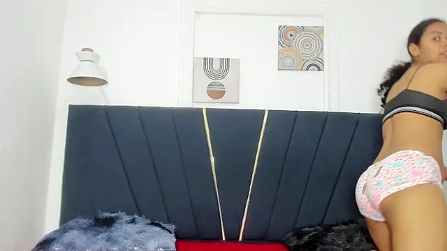 Snapshot of naomi_x0 chatting on February 14, 12:16 pm naomi x0 online show from February 14, 12:16 pm