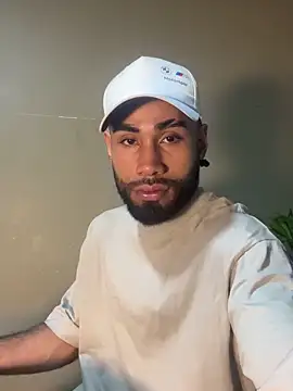 Snapshot of Luca_Fuego chatting on December 3, 3:40 am Luca Fuego online show from December 3, 3:40 am