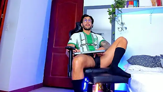 JotaCeliz online show from January 12, 11:39 am