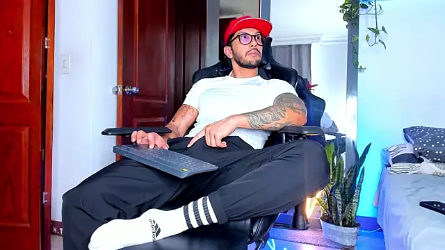 JotaCeliz online show from December 16, 5:28 pm