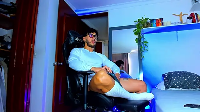 JotaCeliz online show from May 4, 7:17 pm