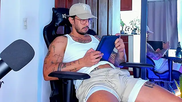 Snapshot of JotaCeliz chatting on November 28, 5:35 pm JotaCeliz online show from November 28, 5:35 pm