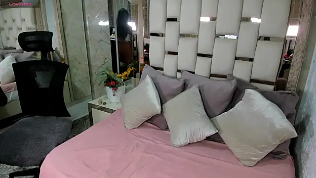 Snapshot of thalia_nichols chatting on May 15, 4:32 am thalia nichols online show from May 15, 4:32 am