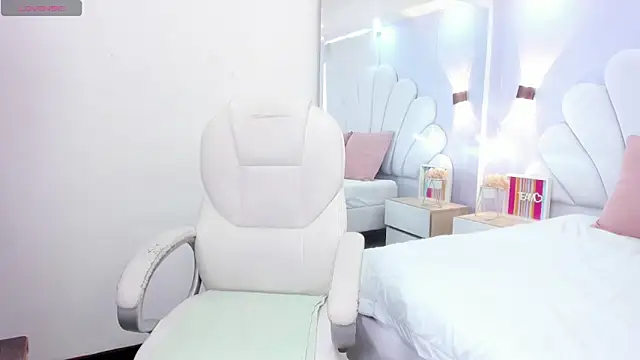 thalia nichols online show from March 14, 8:37 pm