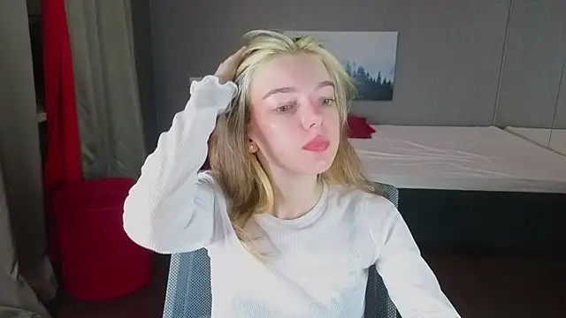 Snapshot of MILLIE_MUR chatting on December 14, 5:13 am MILLIE MUR online show from December 14, 5:13 am