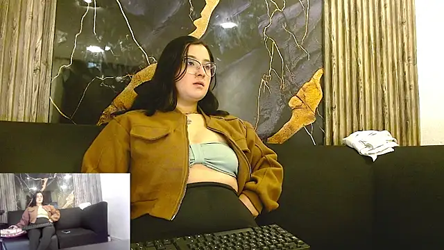 Snapshot of jasmine1609 chatting on December 5, 1:21 pm jasmine1609 online show from December 5, 1:21 pm