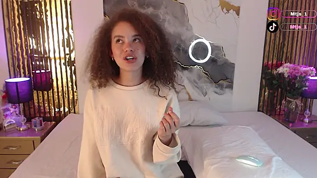 MiticaBrennet  online show from March 19, 4:01 am