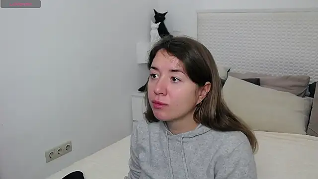 Leona Rae online show from November 29, 7:30 am