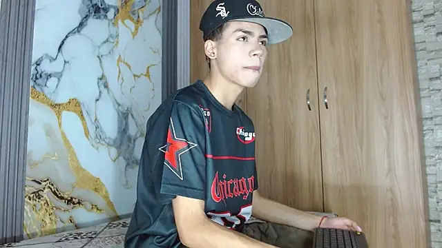 maverickhotson303av online show from November 24, 8:42 pm