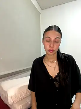 heyitsmia online show from November 25, 12:44 am