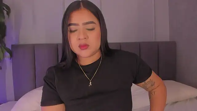 Snapshot of alejandrarojas_ chatting on June 19, 12:55 pm alejandrarojas online show from June 19, 12:55 pm