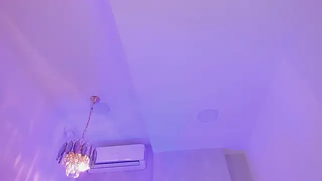 alejandrarojas  online show from June 4, 1:05 pm