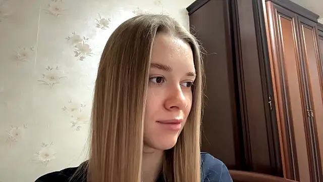 Snapshot of MichikoWienandt chatting on November 27, 5:19 am MichikoWienandt online show from November 27, 5:19 am