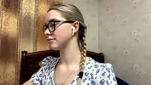 Snapshot of MichikoWienandt chatting on November 26, 5:07 am MichikoWienandt online show from November 26, 5:07 am