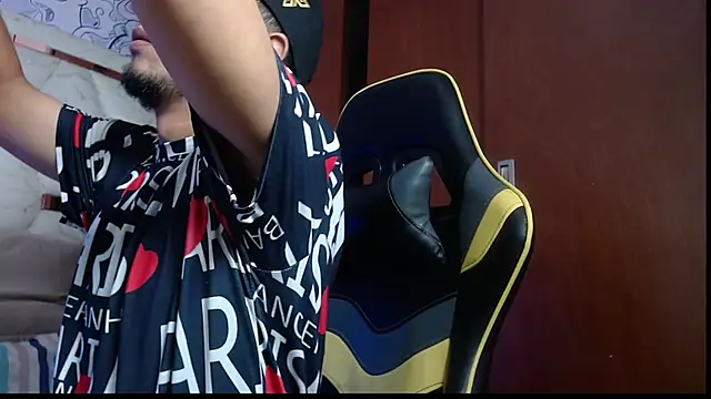 Couple wildd  online show from December 20, 8:44 pm