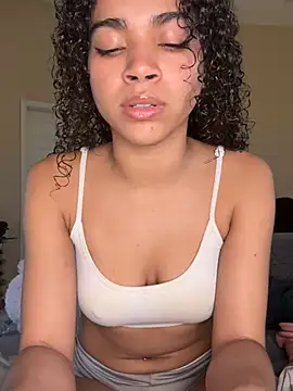 Snapshot of Kiki_hammyy chatting on June 6, 6:57 pm Kiki hammyy online show from June 6, 6:57 pm