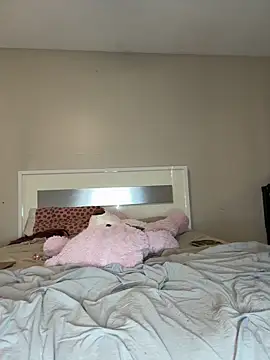 Kiki hammyy online show from April 4, 8:59 pm