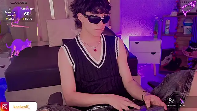 kaelwolf tay online show from March 6, 7:20 pm