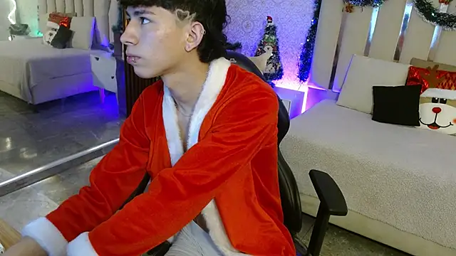 Snapshot of kaelwolf_tay chatting on December 1, 7:37 pm kaelwolf tay online show from December 1, 7:37 pm