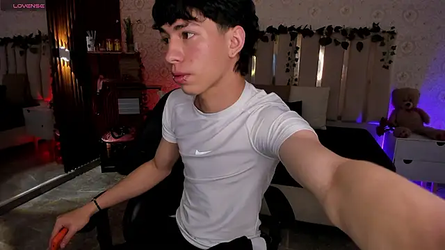 kaelwolf tay online show from February 19, 7:33 pm