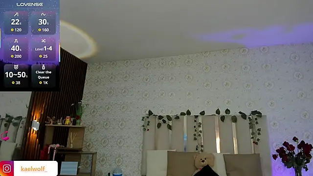 kaelwolf tay online show from February 6, 7:10 pm