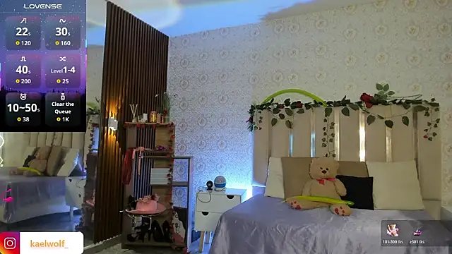 kaelwolf tay online show from February 11, 7:25 pm