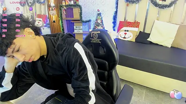 kaelwolf tay online show from December 15, 7:20 pm