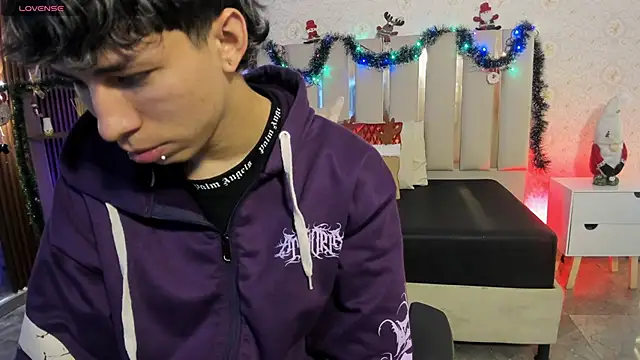 kaelwolf tay online show from January 8, 7:20 pm