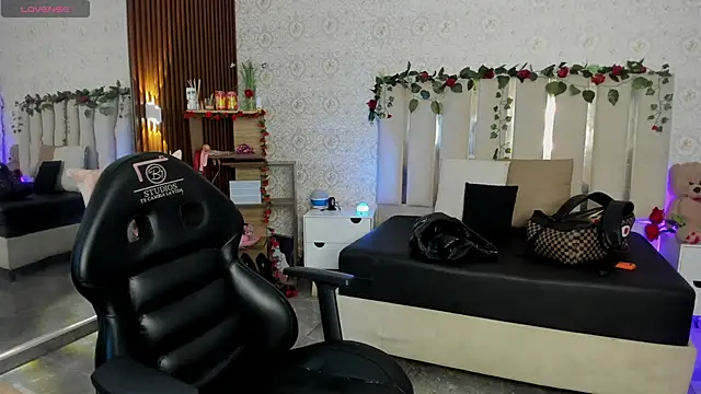 kaelwolf tay online show from February 18, 7:10 pm