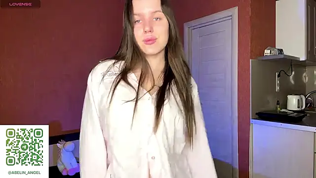 SanoraVillnave online show from February 4, 7:09 pm