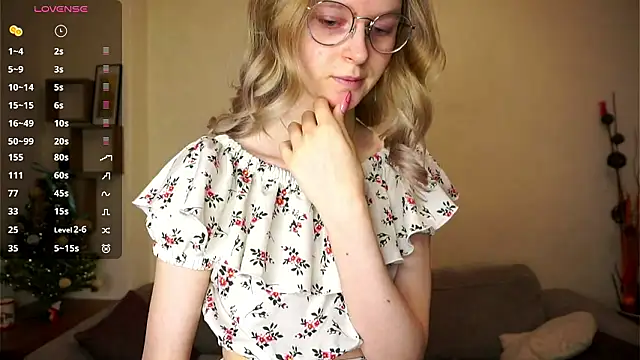 Snapshot of ToyaPletz chatting on February 10, 7:35 pm ToyaPletz online show from February 10, 7:35 pm