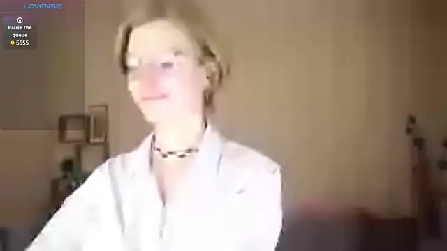 ToyaPletz online show from April 10, 7:10 pm