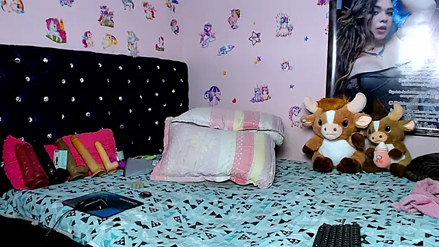 ShantalTsFox online show from March 18, 1:20 am